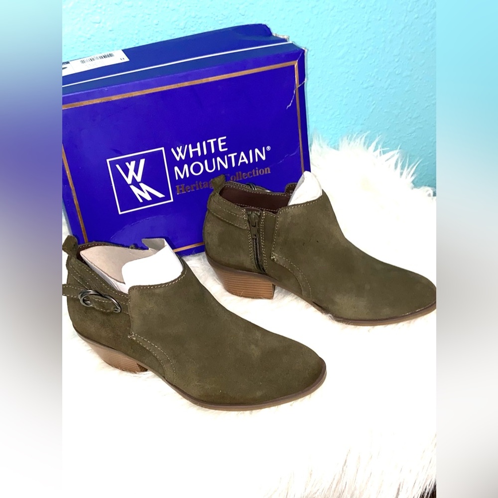 Lsize 8 olive color suede ankle boots